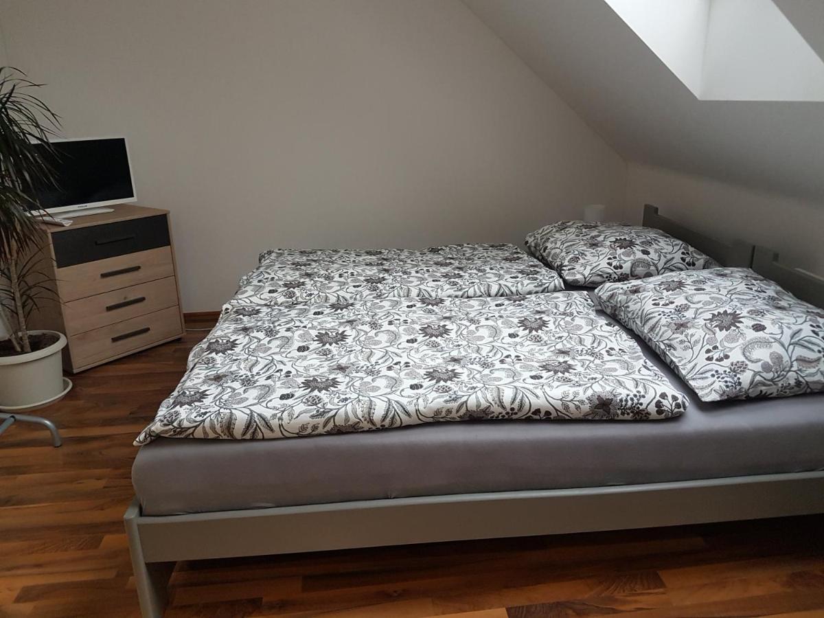 Apartman V Aleji Slavkov u Brna Ngoại thất bức ảnh