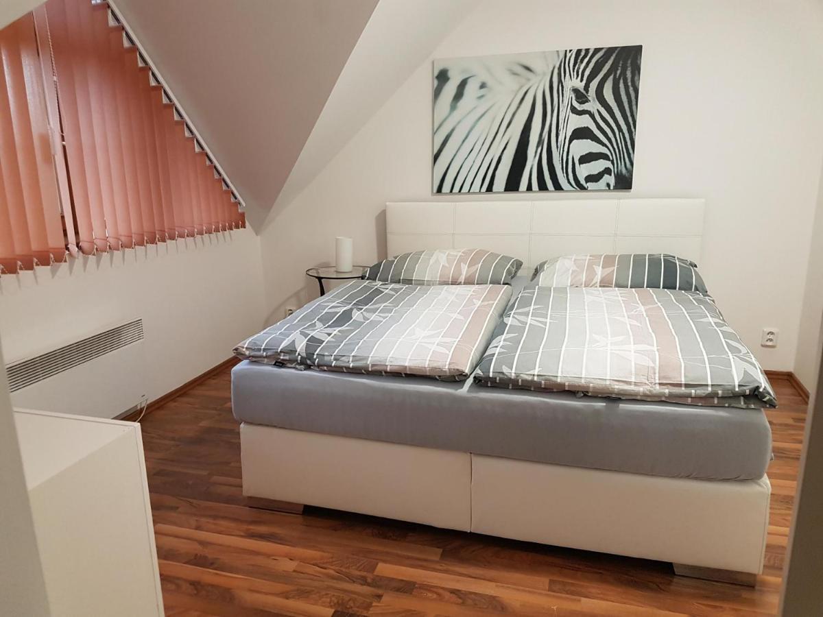 Apartman V Aleji Slavkov u Brna Ngoại thất bức ảnh