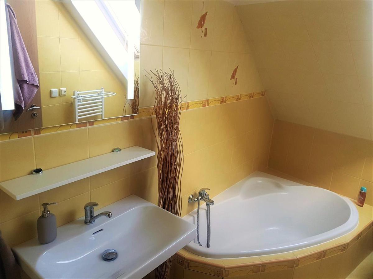 Apartman V Aleji Slavkov u Brna Ngoại thất bức ảnh